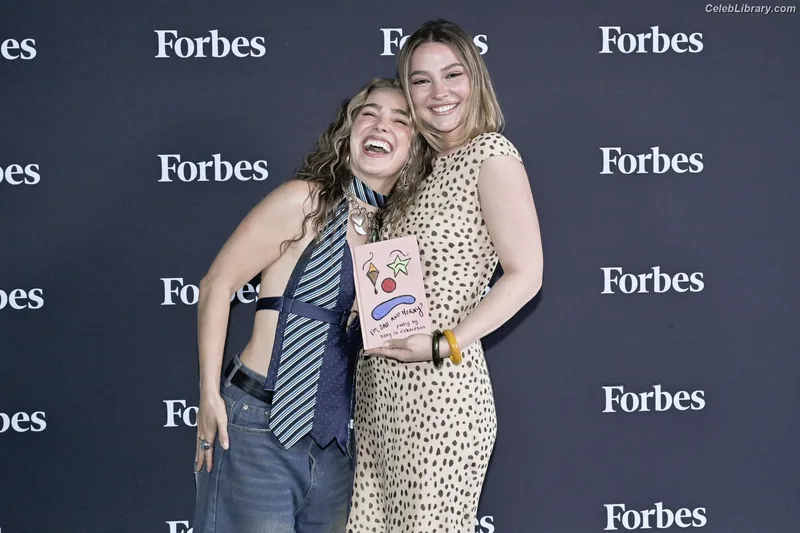 Haley Lu Richardson photo 22 of 711