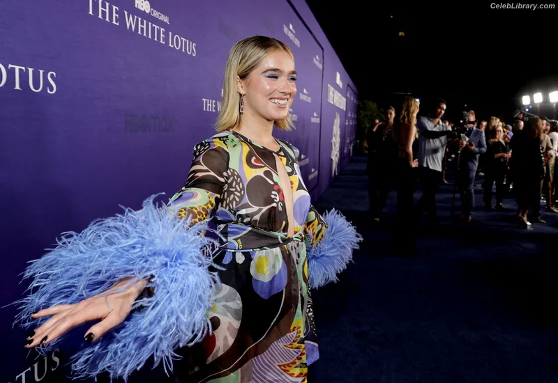 Haley Lu Richardson photo 5 of 711