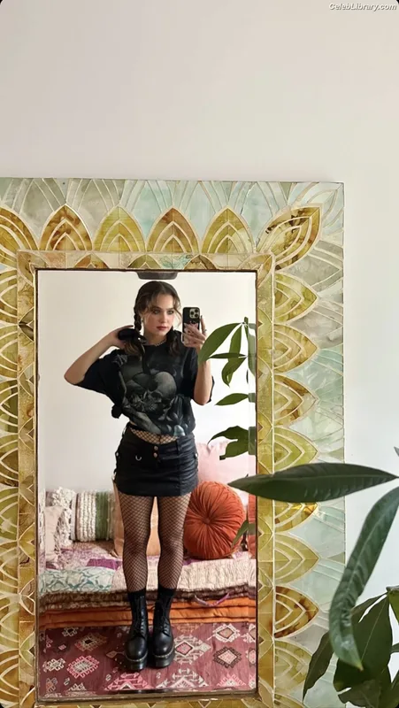 Haley Lu Richardson photo 8 of 711