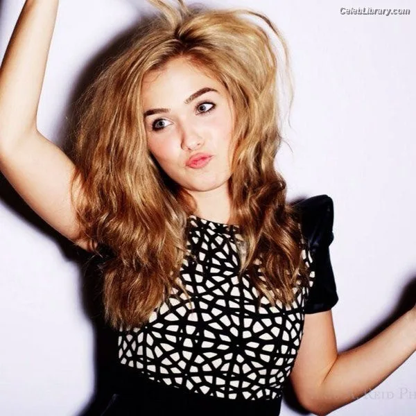 Haley Lu Richardson photo 9 of 711