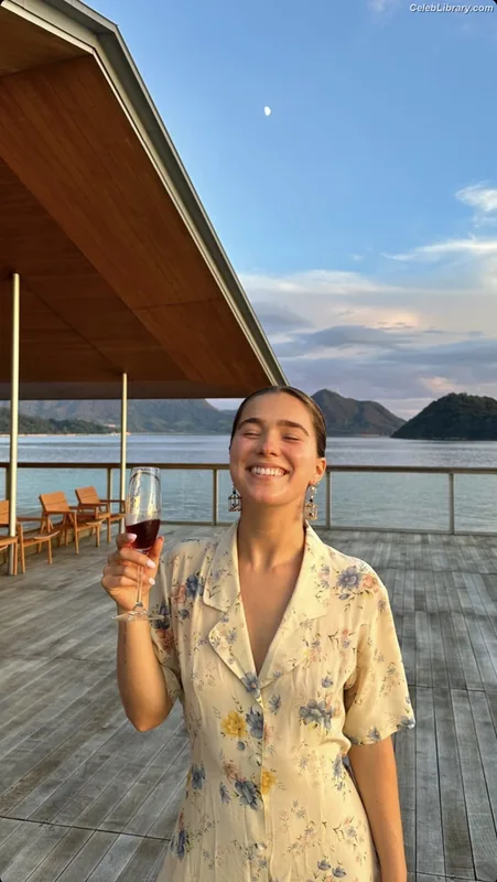 Haley Lu Richardson photo 12 of 711