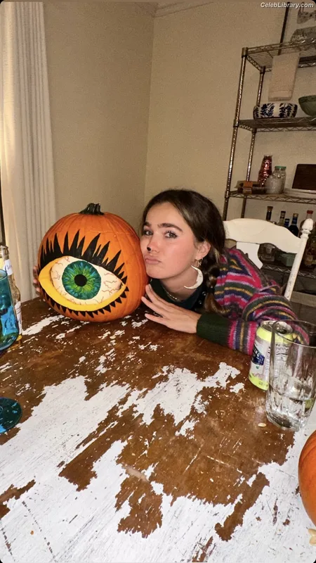 Haley Lu Richardson photo 15 of 711
