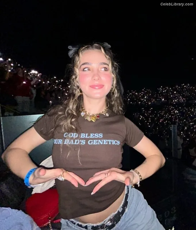 Haley Lu Richardson photo 19 of 711