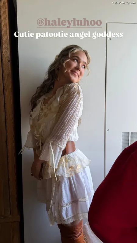 Haley Lu Richardson photo 22 of 711