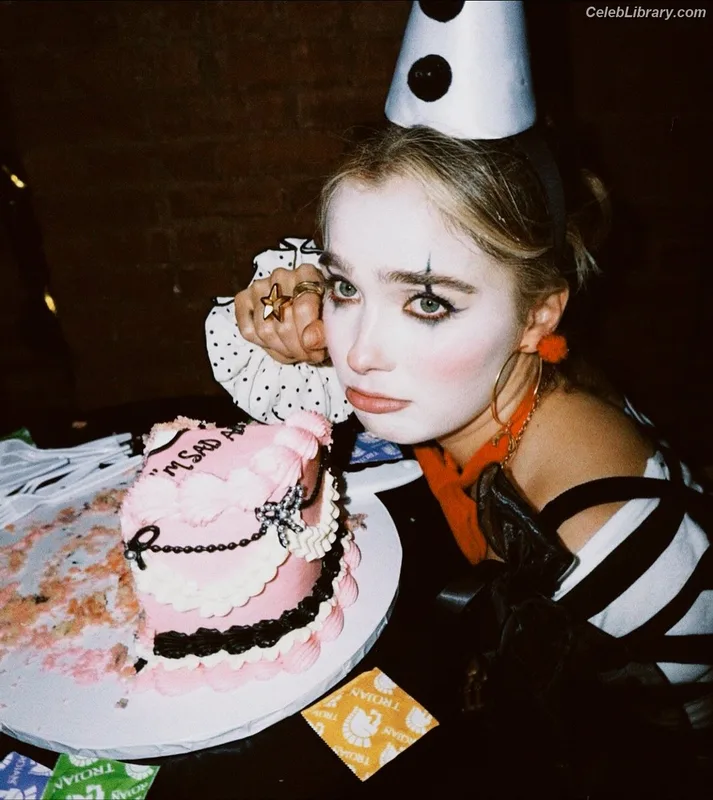 Haley Lu Richardson photo 12 of 711