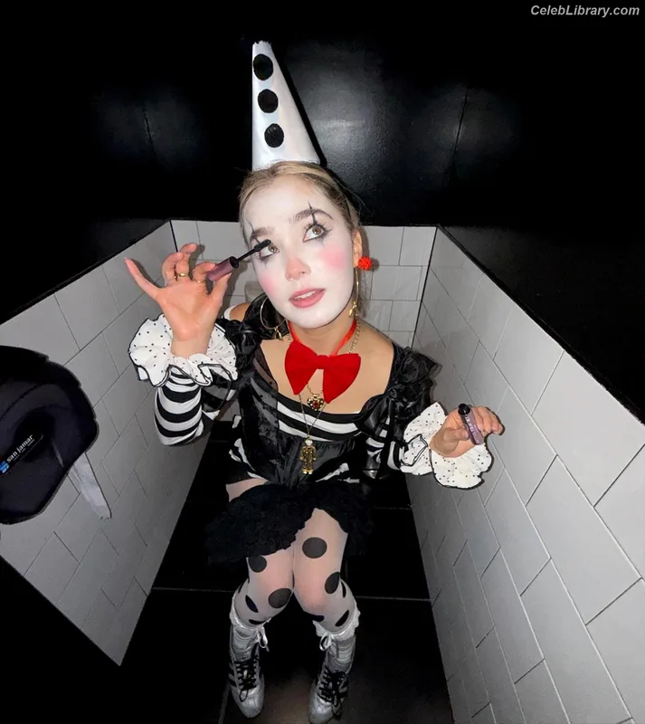 Haley Lu Richardson photo 14 of 711
