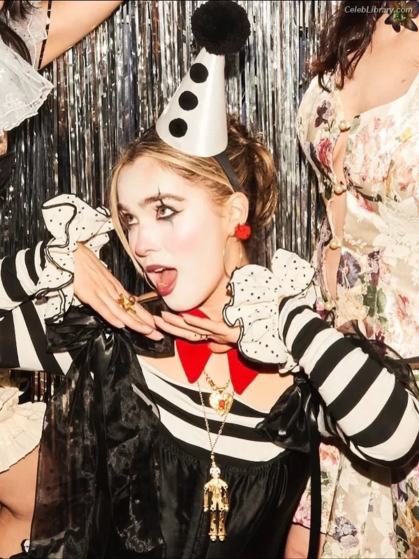 Haley Lu Richardson photo 20 of 711