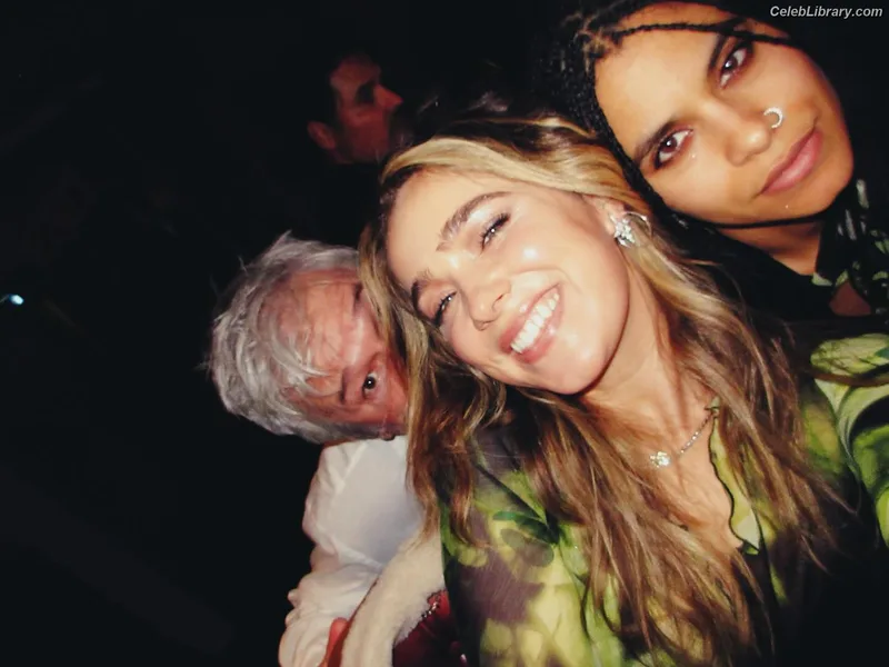 Haley Lu Richardson photo 8 of 711