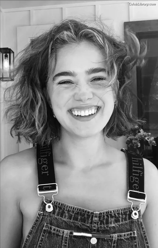 Haley Lu Richardson photo 11 of 711