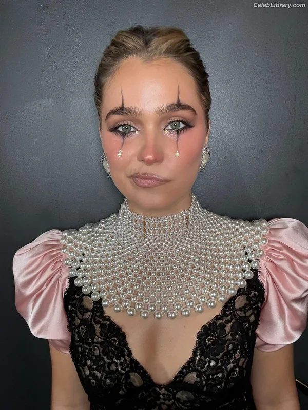 Haley Lu Richardson photo 13 of 711