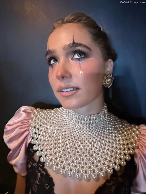 Haley Lu Richardson photo 14 of 711