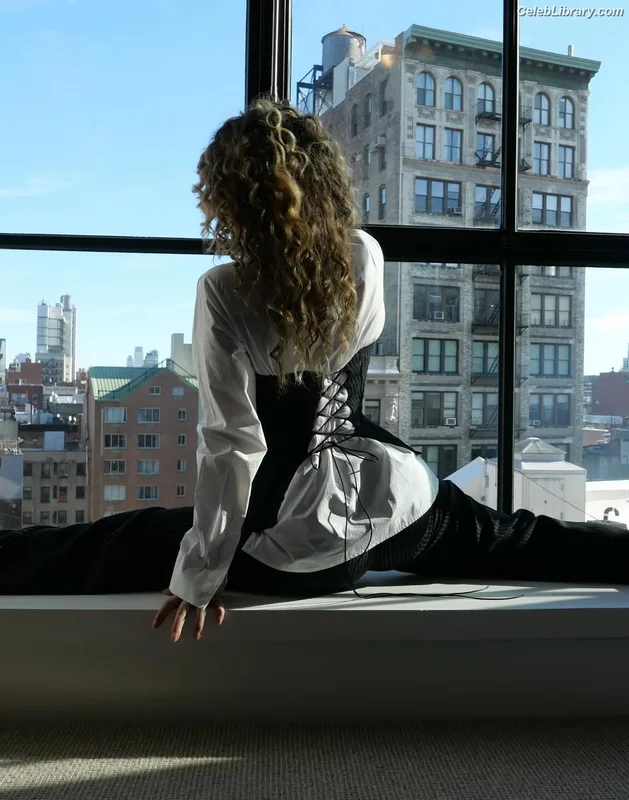 Haley Lu Richardson photo 23 of 711