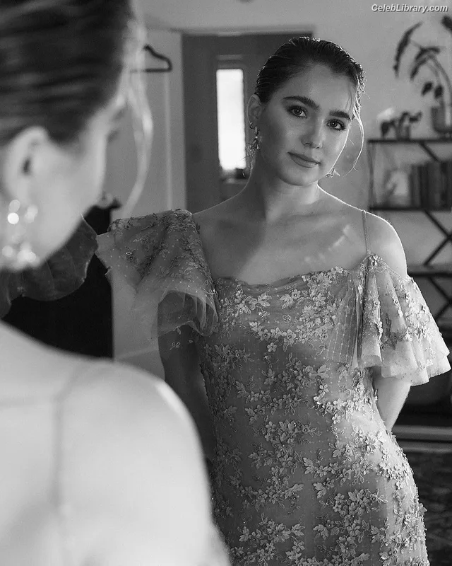 Haley Lu Richardson photo 5 of 711