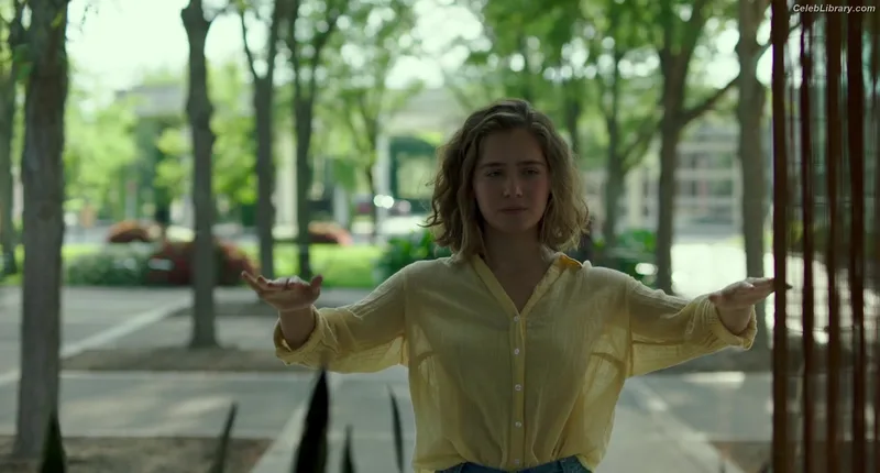 Haley Lu Richardson photo 14 of 711
