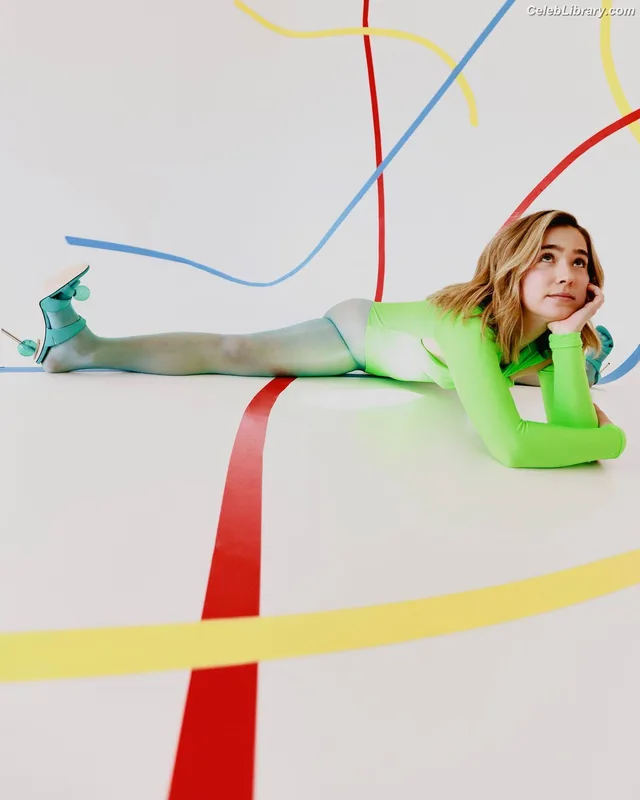 Haley Lu Richardson photo 24 of 711