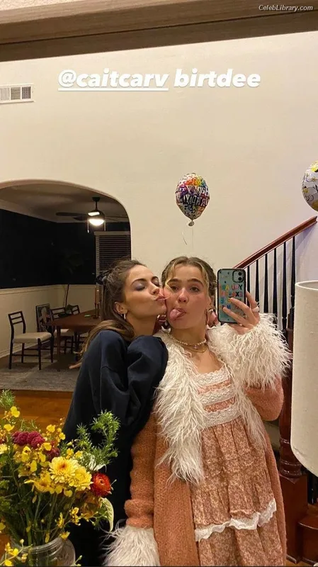 Haley Lu Richardson photo 9 of 711