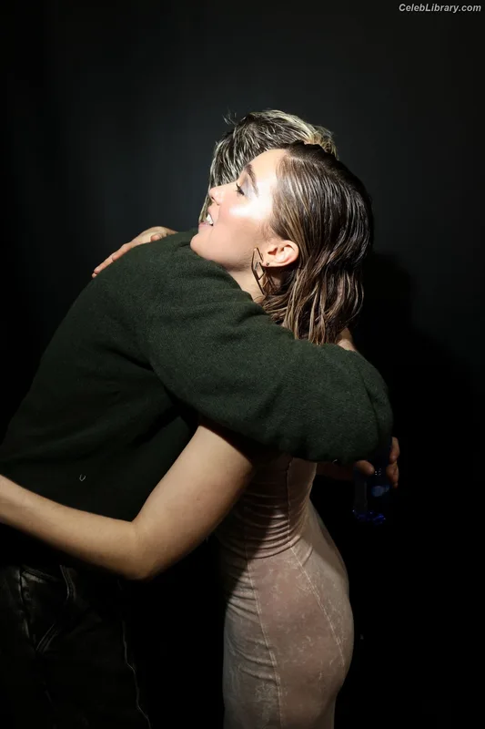 Haley Lu Richardson photo 13 of 711