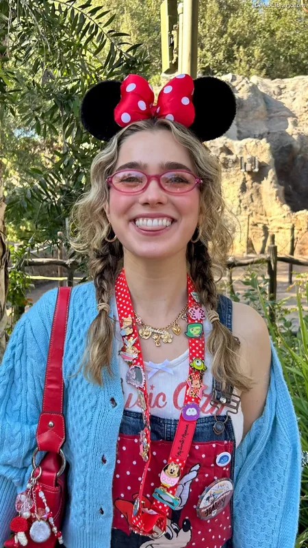 Haley Lu Richardson photo 15 of 711