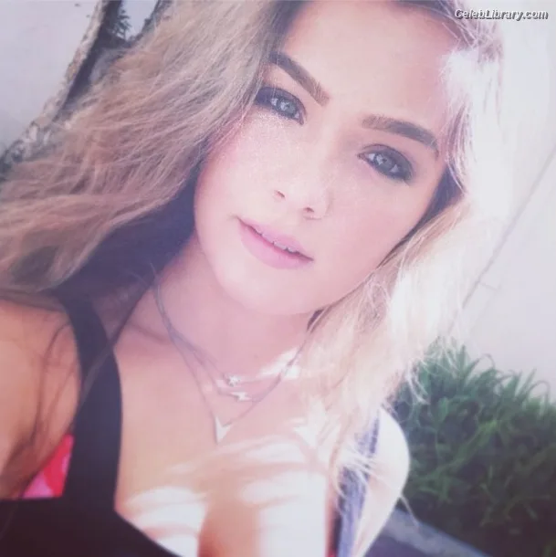 Haley Lu Richardson photo 1 of 711