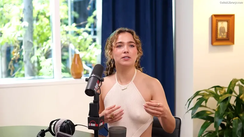 Haley Lu Richardson photo 11 of 711