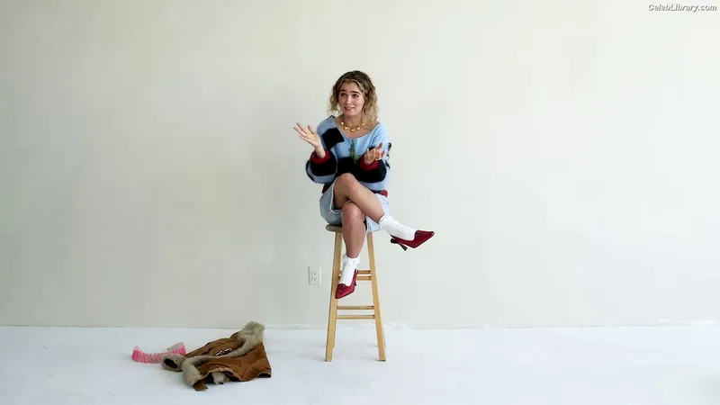 Haley Lu Richardson photo 15 of 711