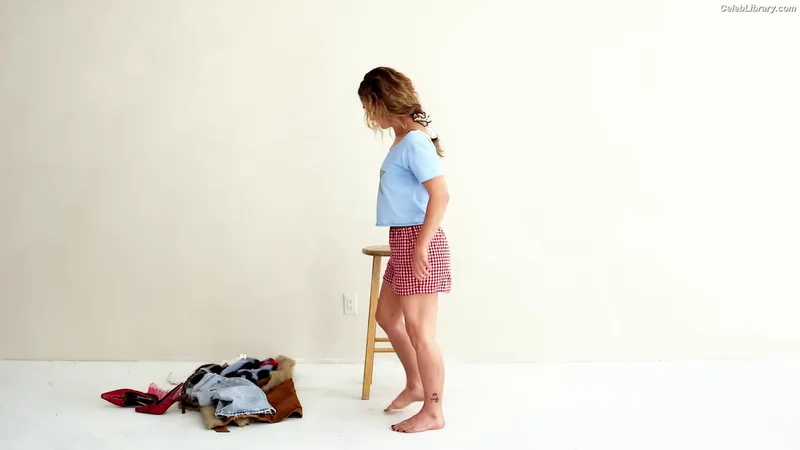 Haley Lu Richardson photo 18 of 711