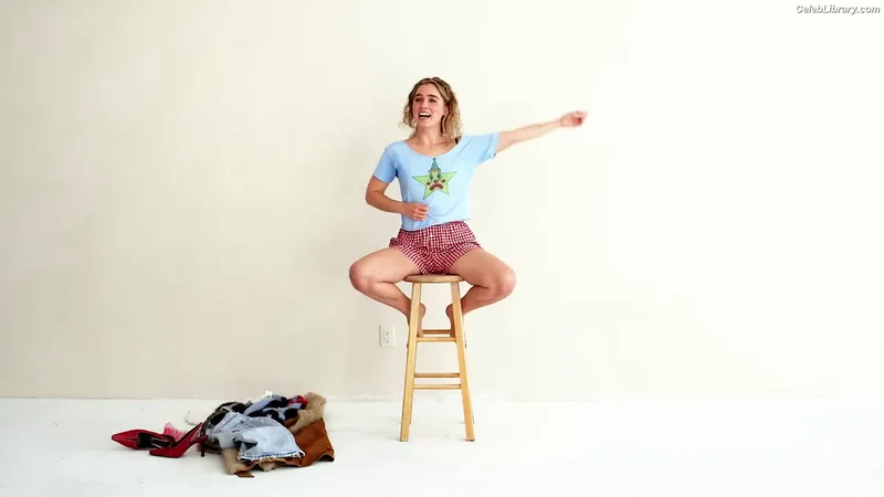 Haley Lu Richardson photo 19 of 711