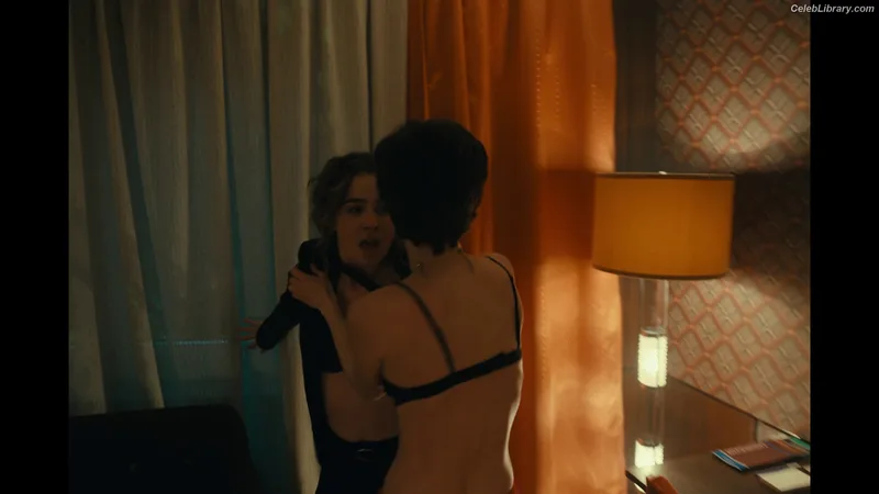 Haley Lu Richardson photo 7 of 711