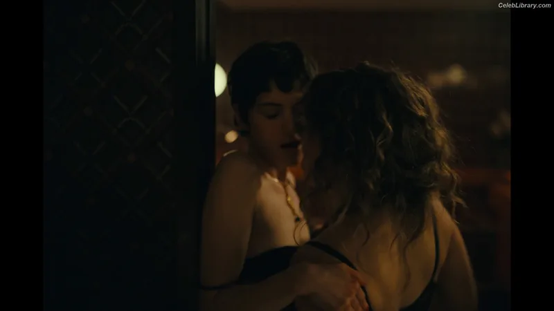 Haley Lu Richardson photo 9 of 711