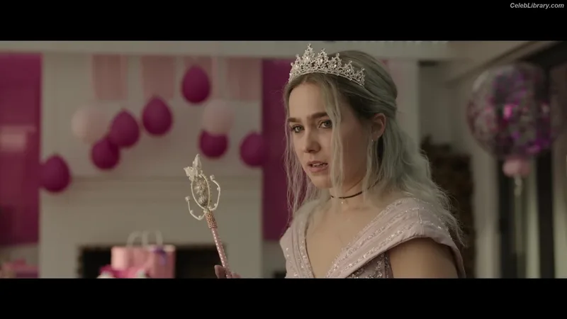Haley Lu Richardson photo 9 of 711