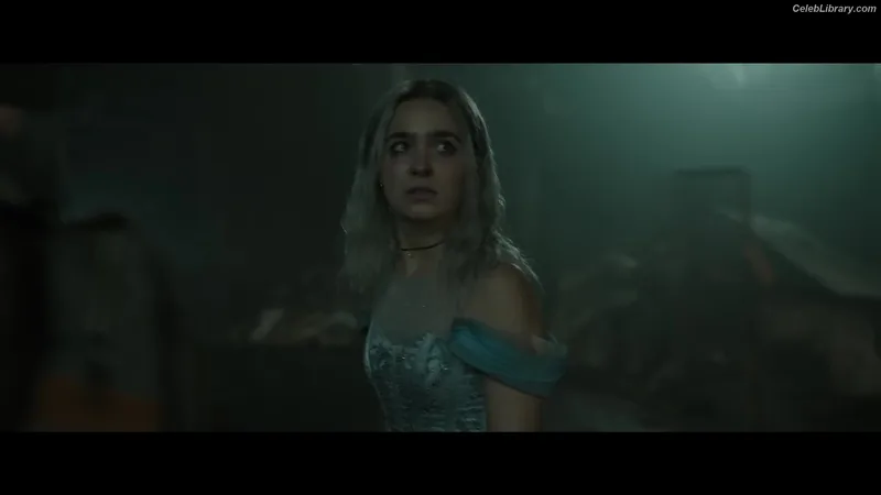 Haley Lu Richardson photo 11 of 711