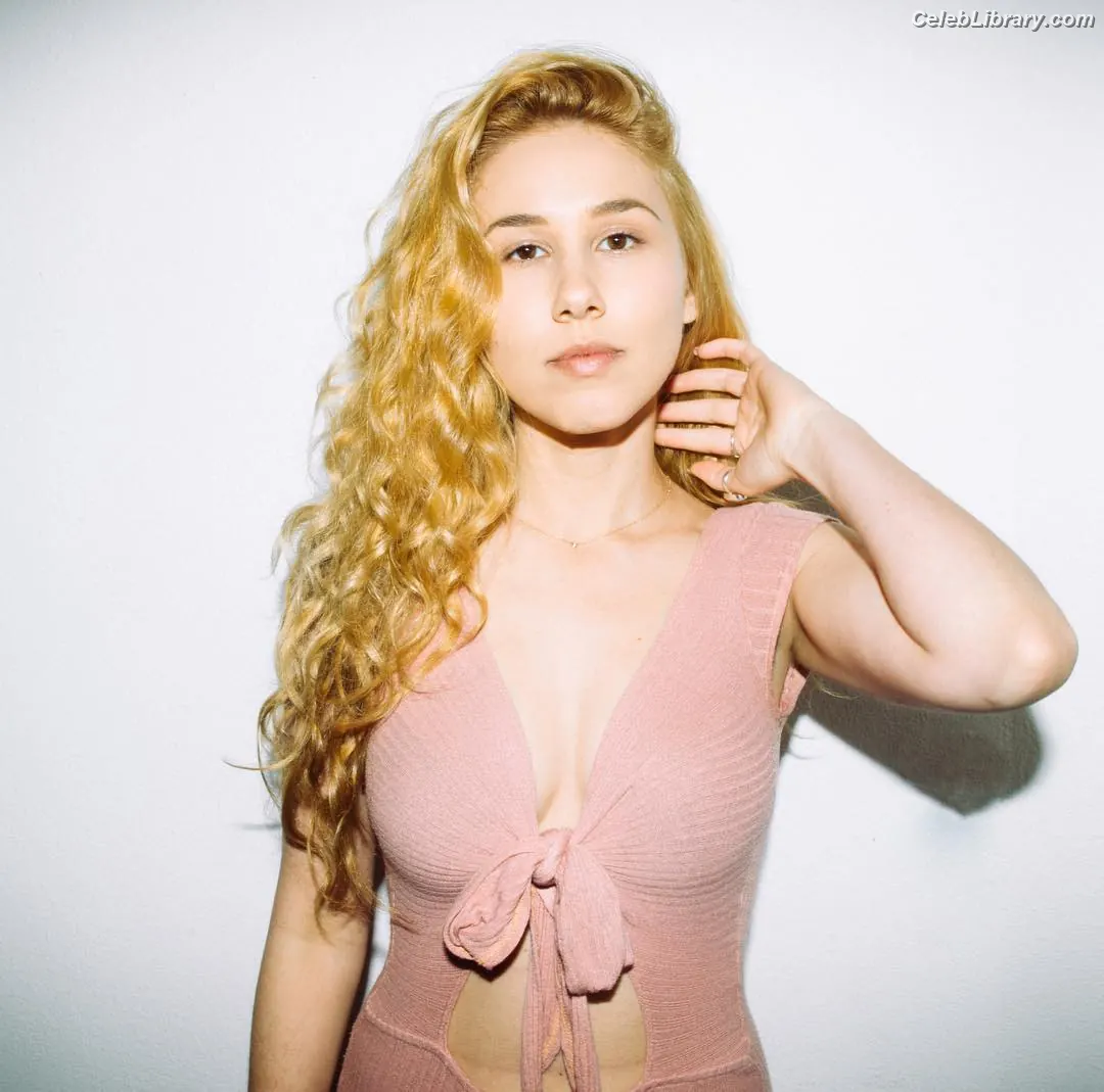 Haley Reinhart photo 23 of 25