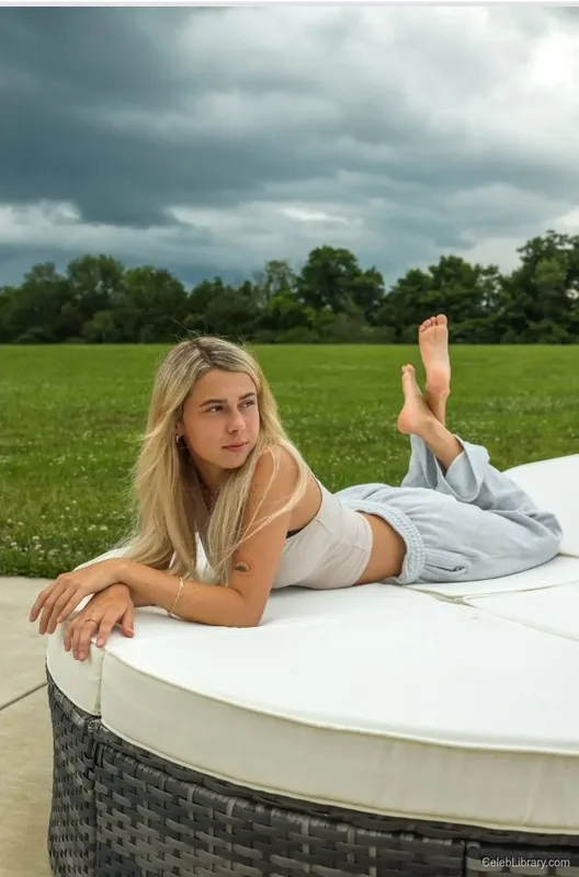 Haliey Welch photo 16 of 420