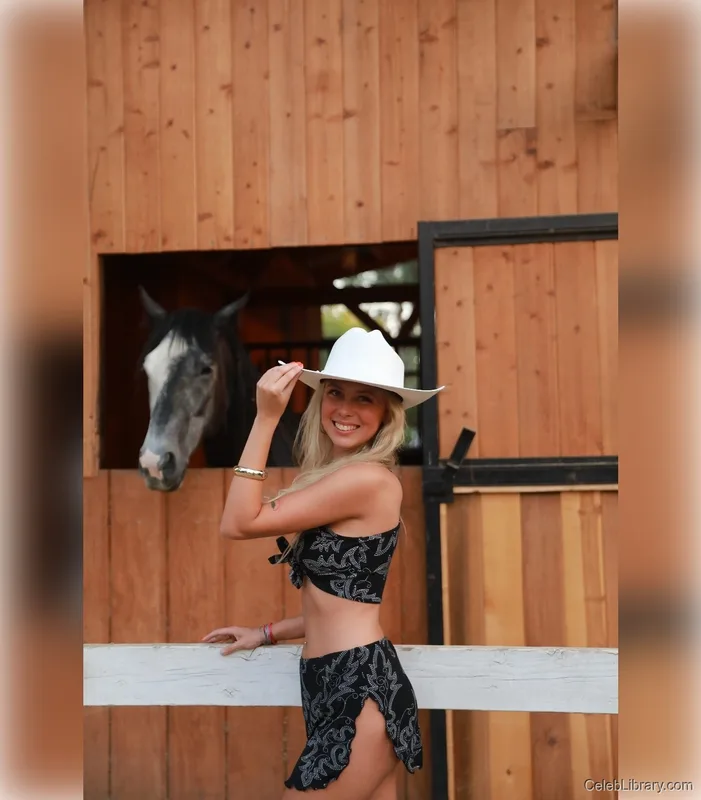Haliey Welch photo 9 of 420