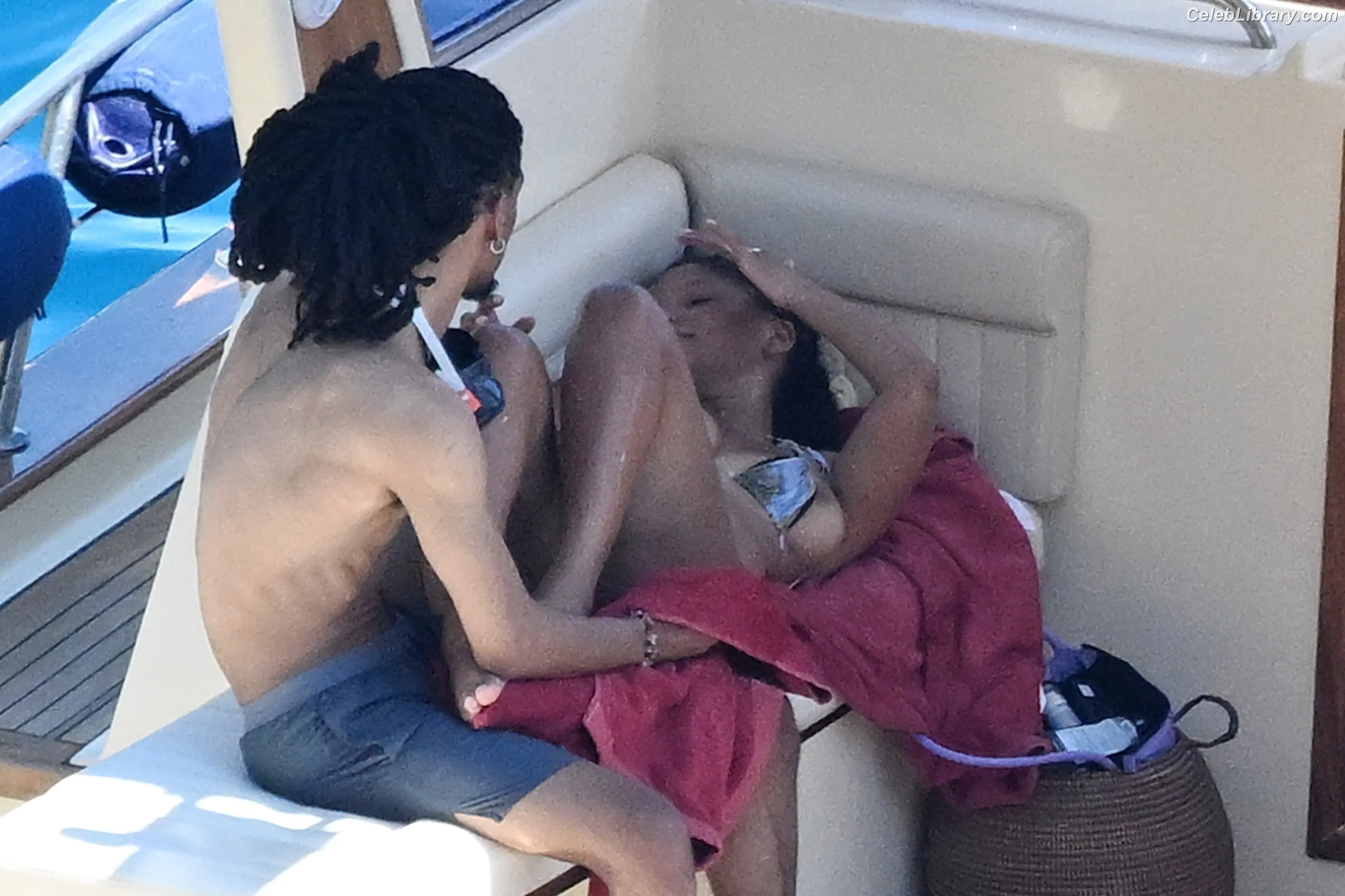 Halle Bailey photo 15 of 712