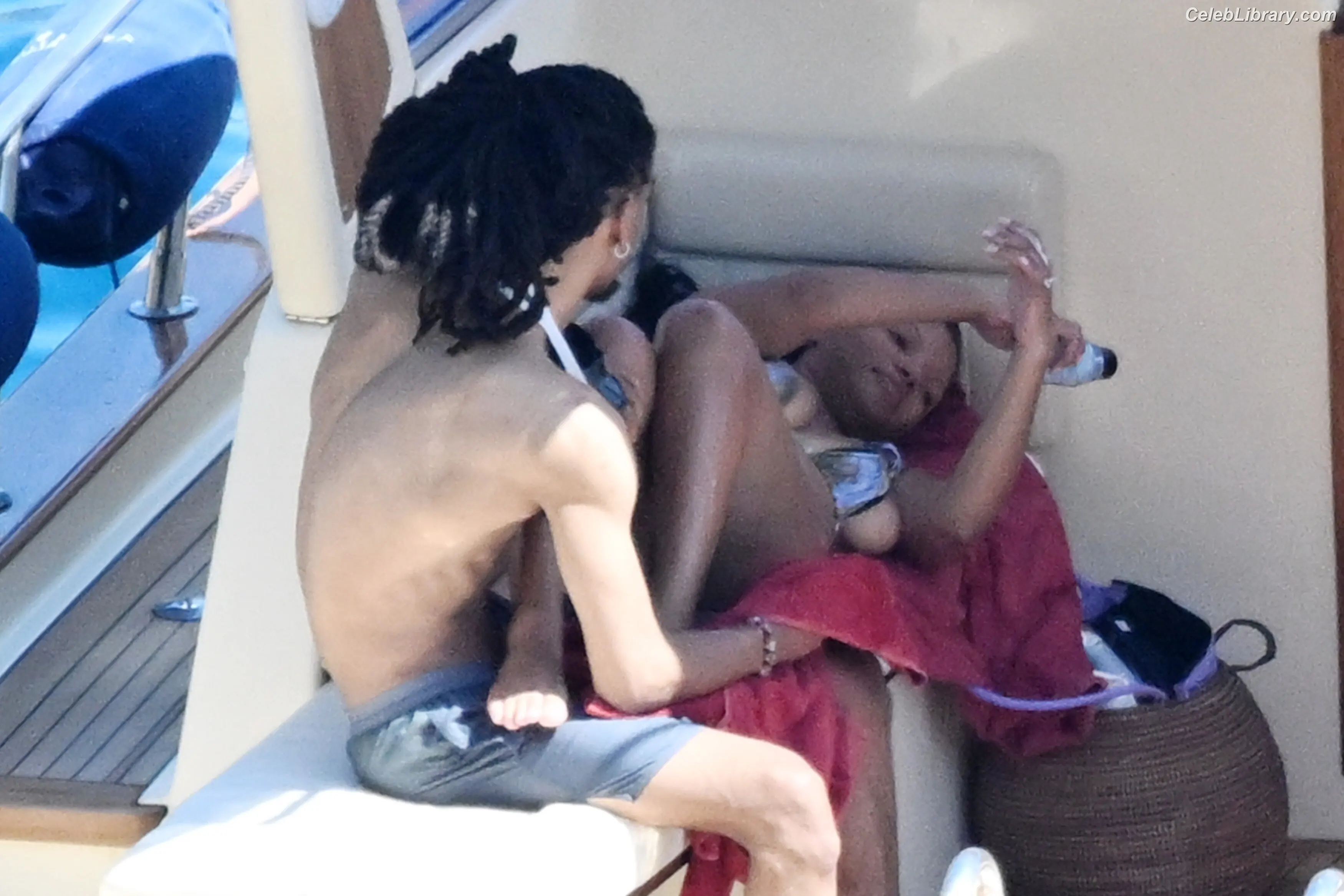 Halle Bailey photo 17 of 712