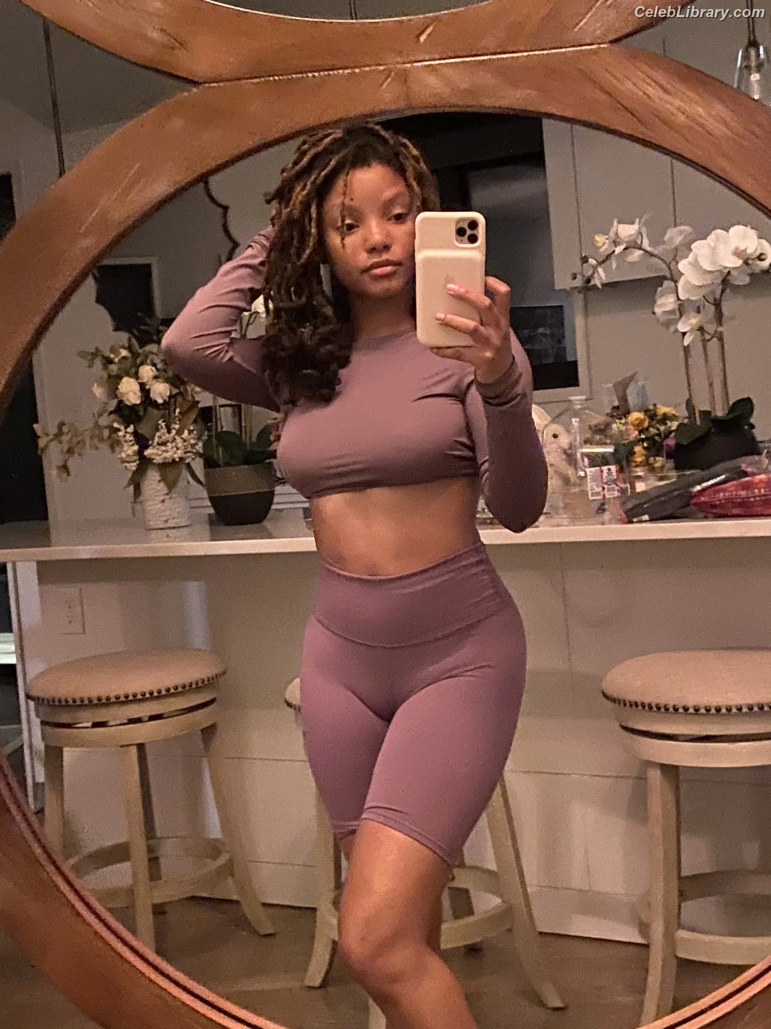 Halle Bailey photo 2 of 712