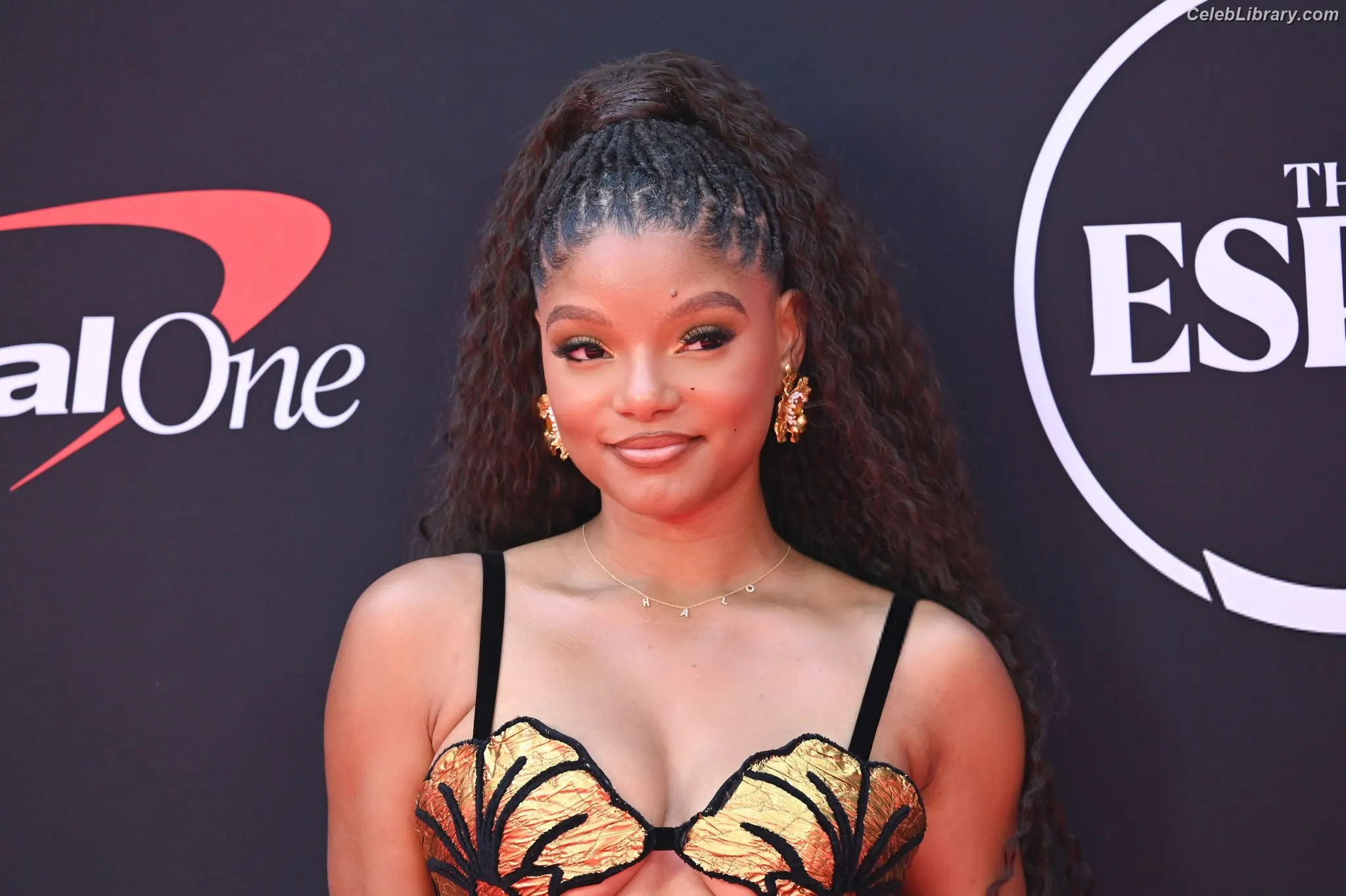 Halle Bailey photo 8 of 712