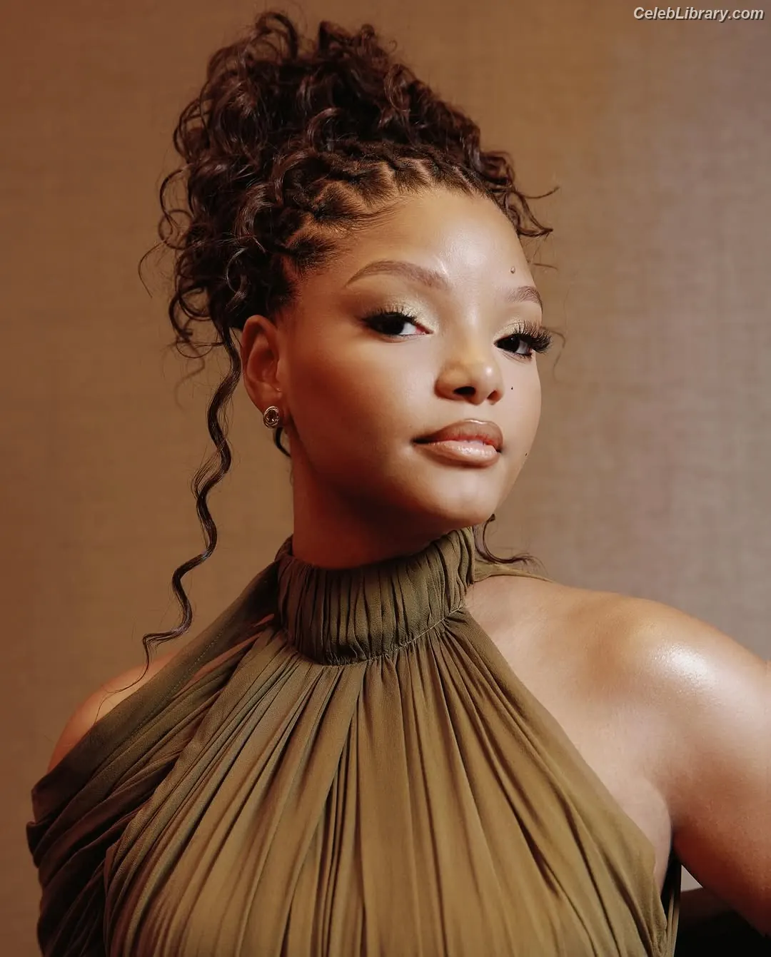 Halle Bailey photo 13 of 712