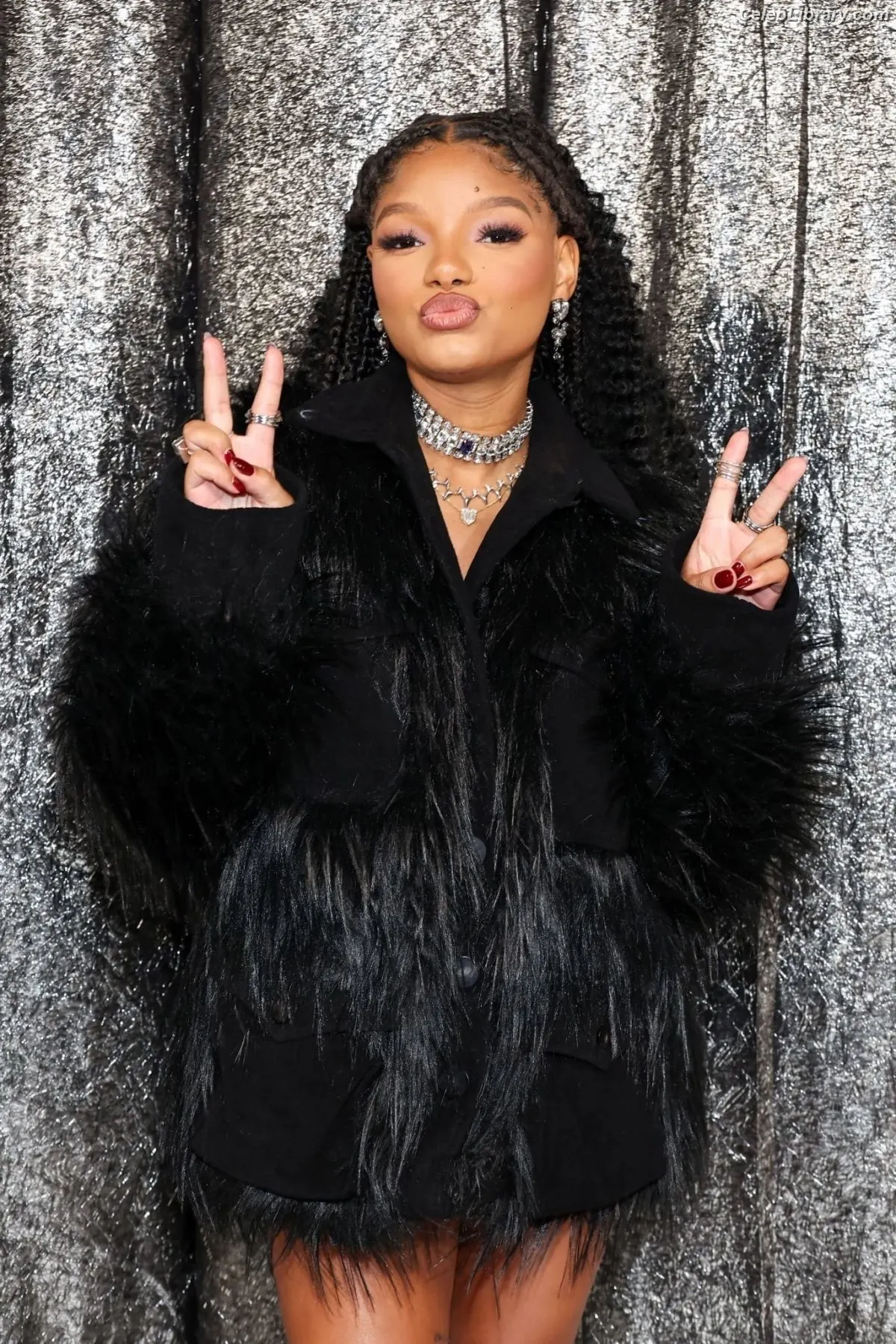 Halle Bailey photo 11 of 712