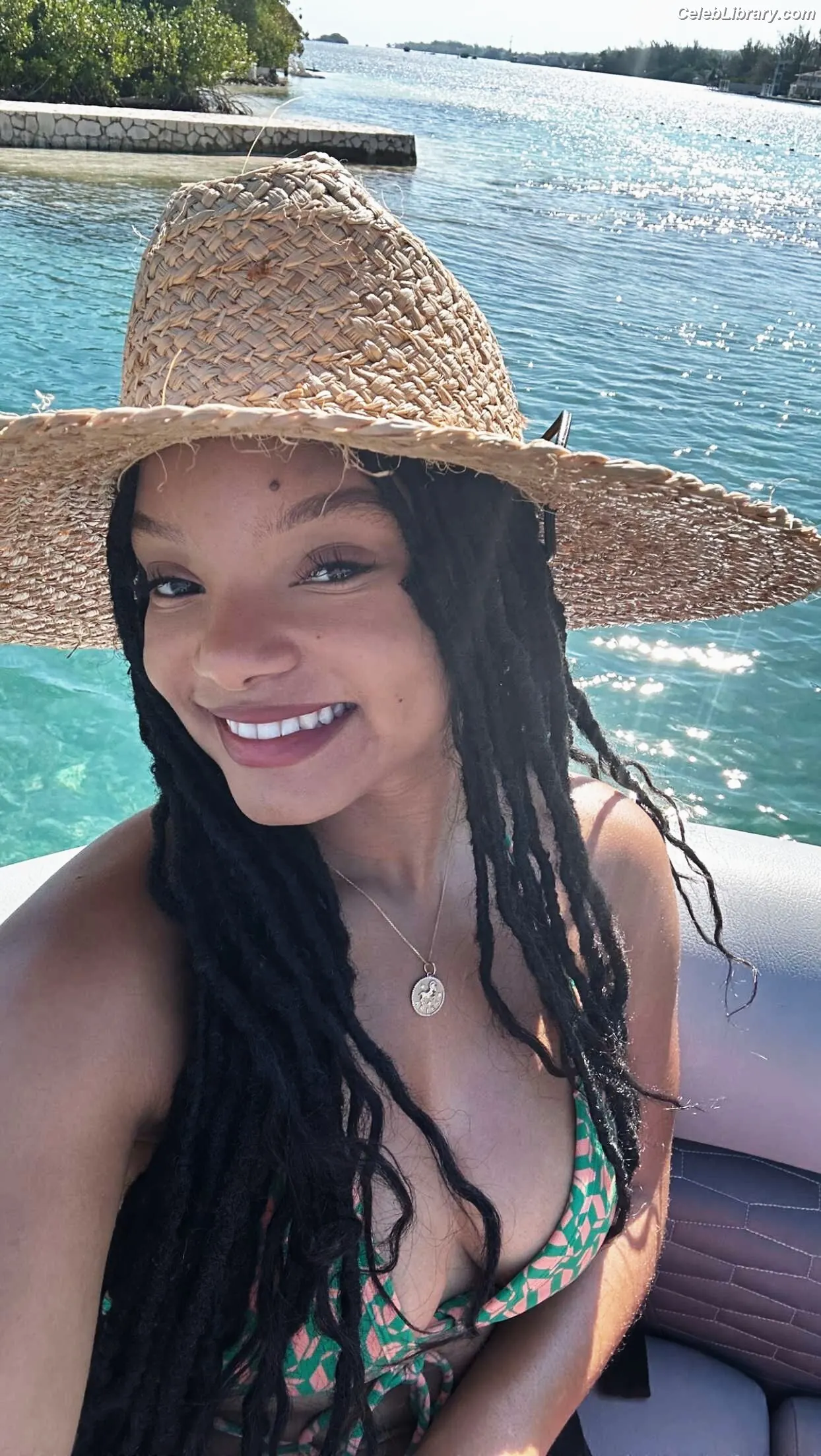 Halle Bailey photo 15 of 712