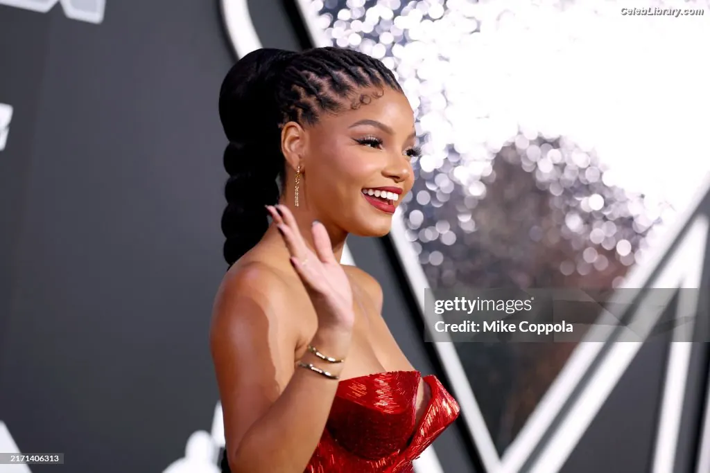 Halle Bailey photo 10 of 712