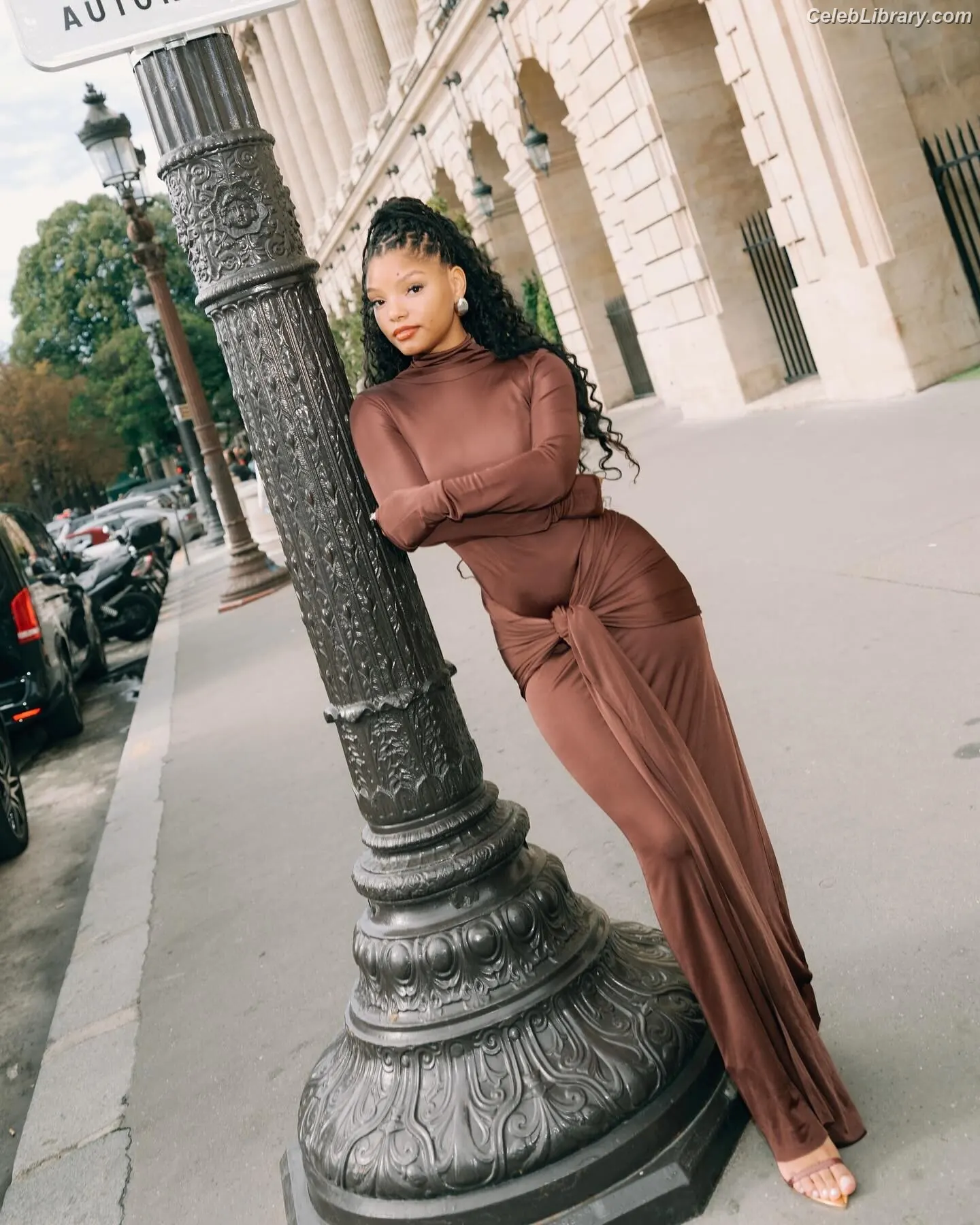 Halle Bailey photo 12 of 712