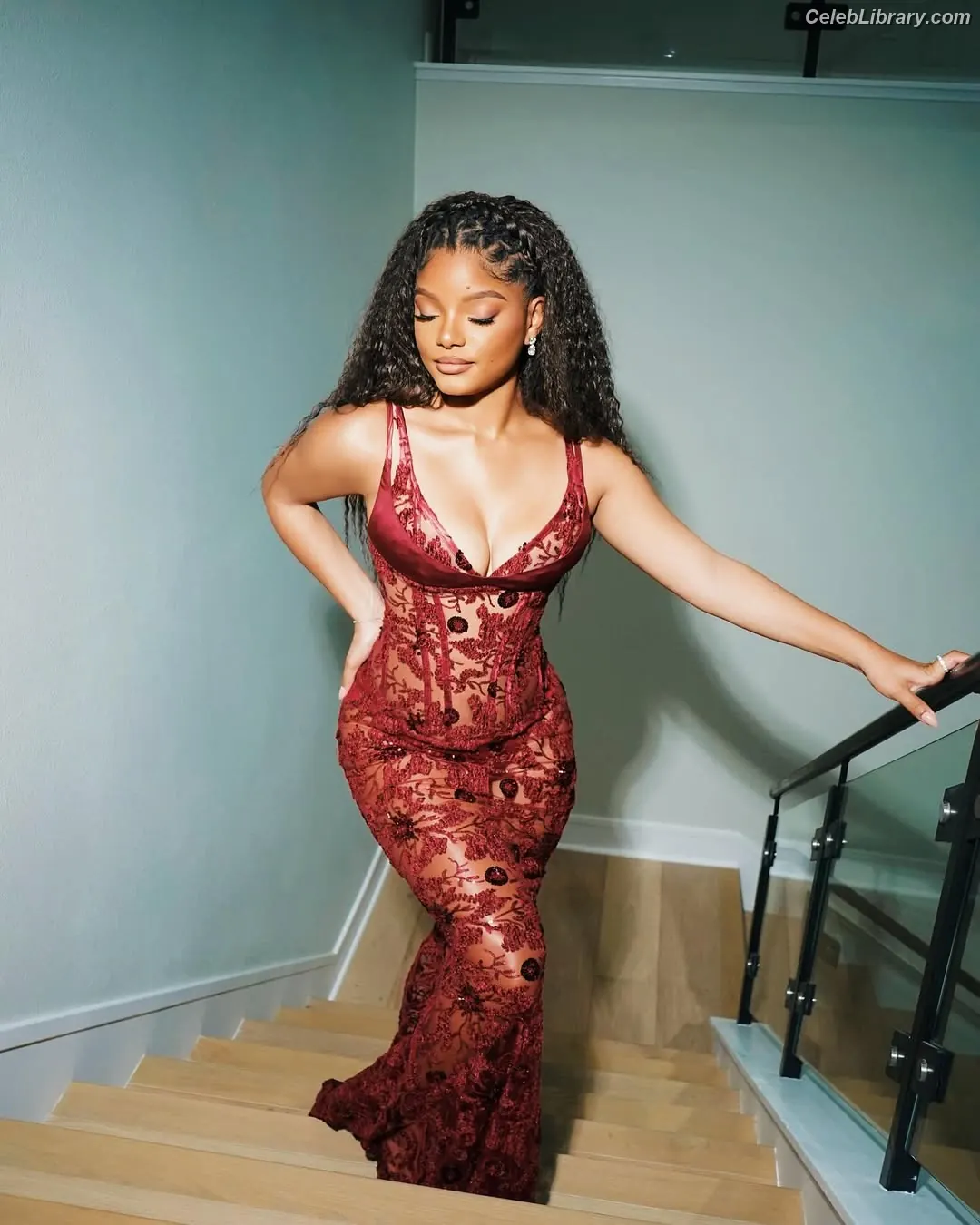 Halle Bailey photo 5 of 712
