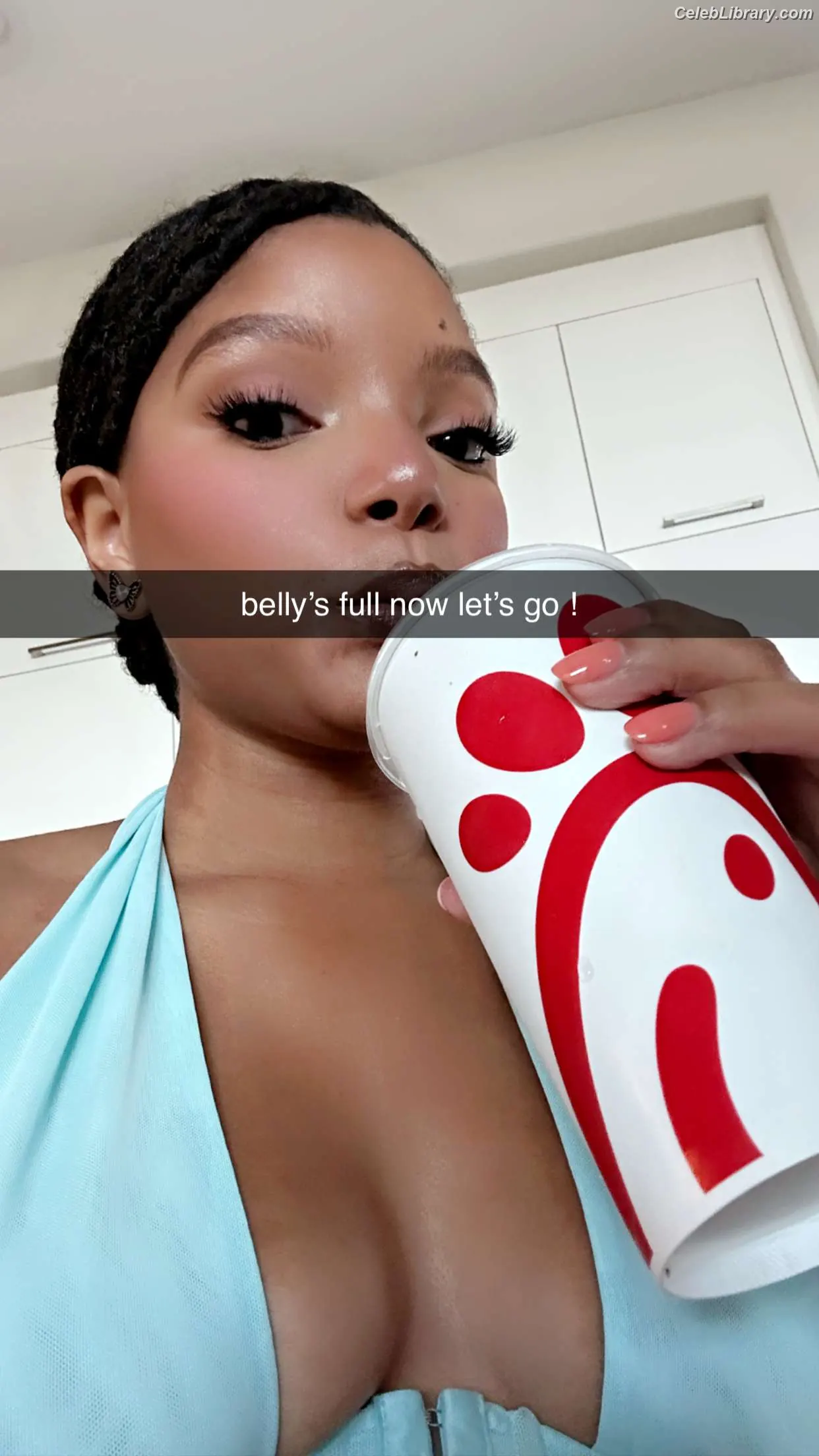 Halle Bailey photo 18 of 712