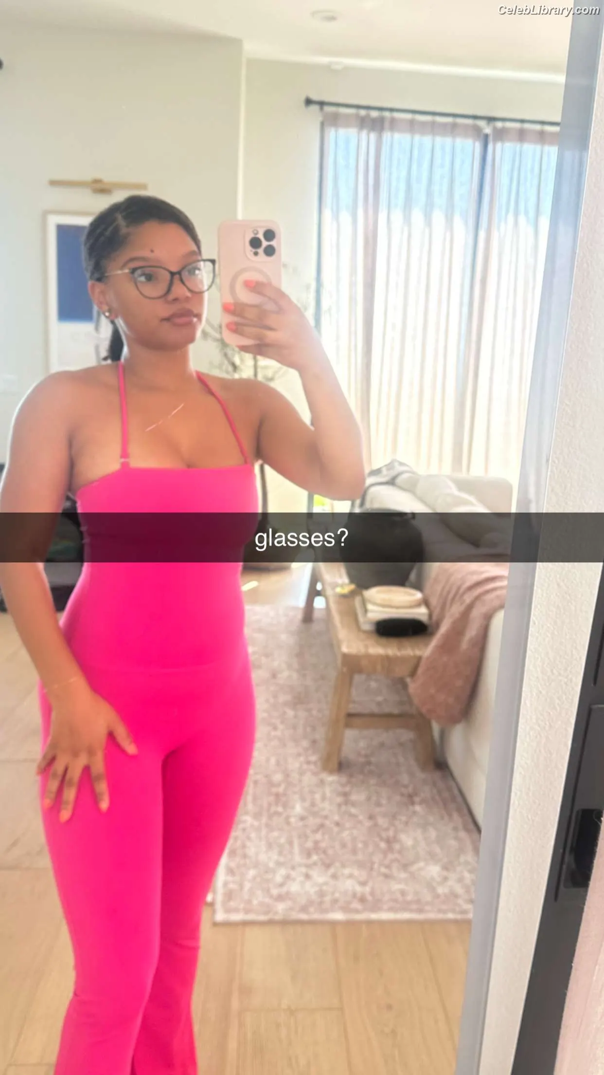 Halle Bailey photo 24 of 712