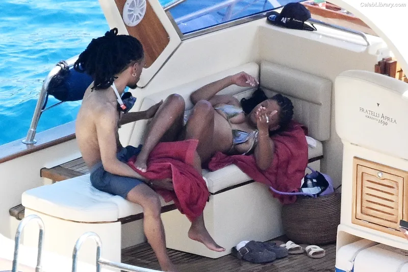 Halle Bailey photo 6 of 713