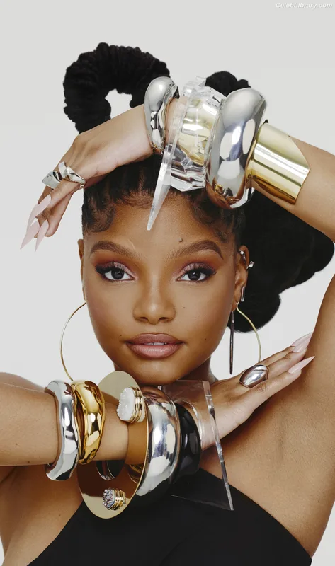 Halle Bailey photo 11 of 713