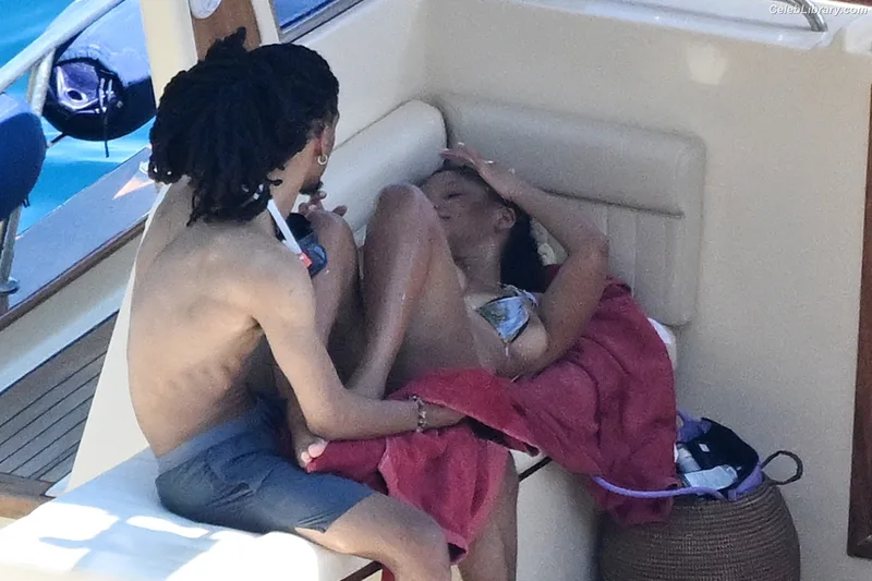 Halle Bailey photo 15 of 713