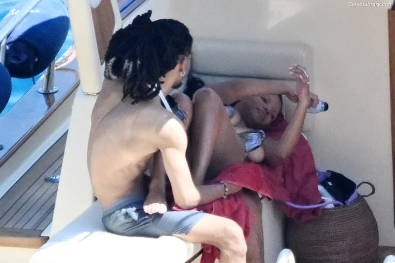 Halle Bailey photo 17 of 713